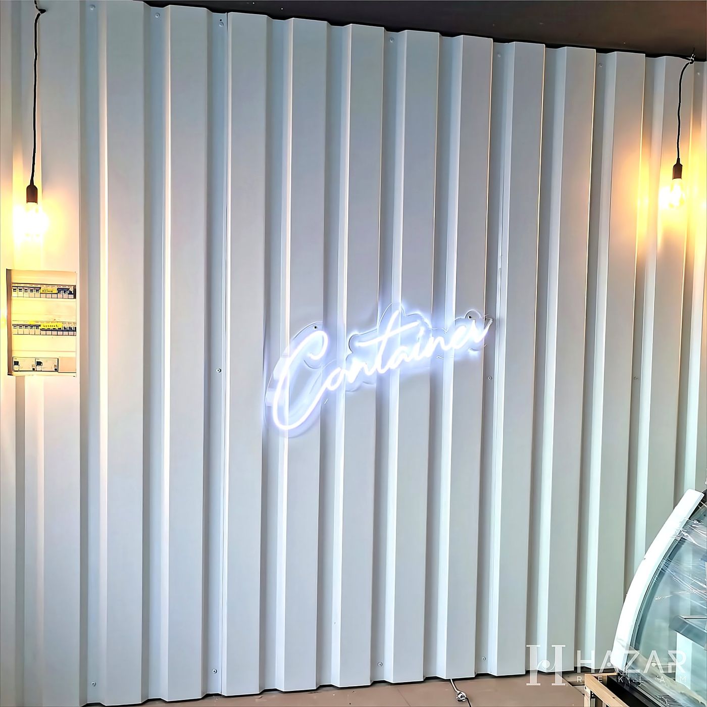 Mekân içi neon yazı uygulaması