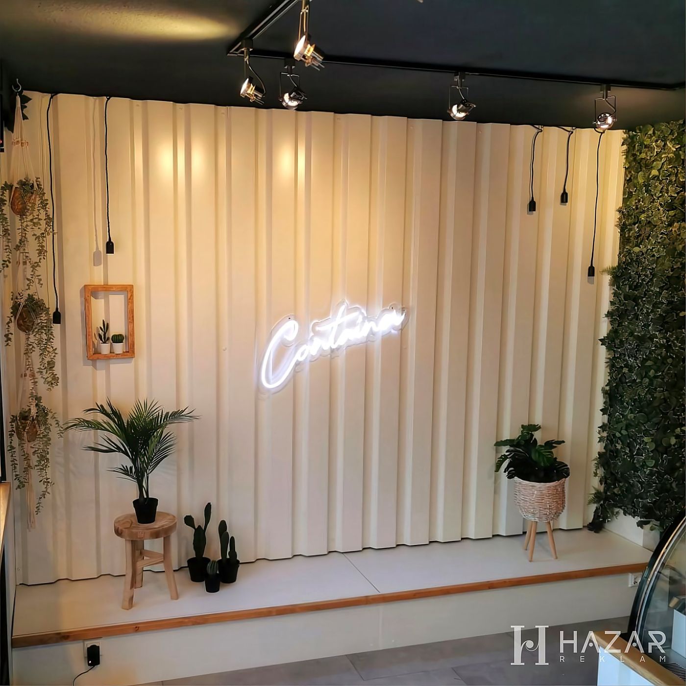 İç mekân neon yazı uygulaması